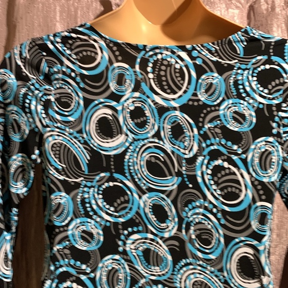 Maurices Top Blouse M Stretchy Black Blue Circles Polka Dots 3/4 Sleeve Pullover - Picture 12 of 16